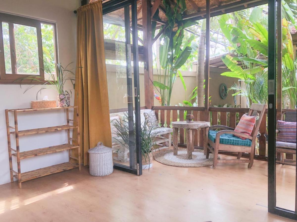 Surf Joglo Apartment *